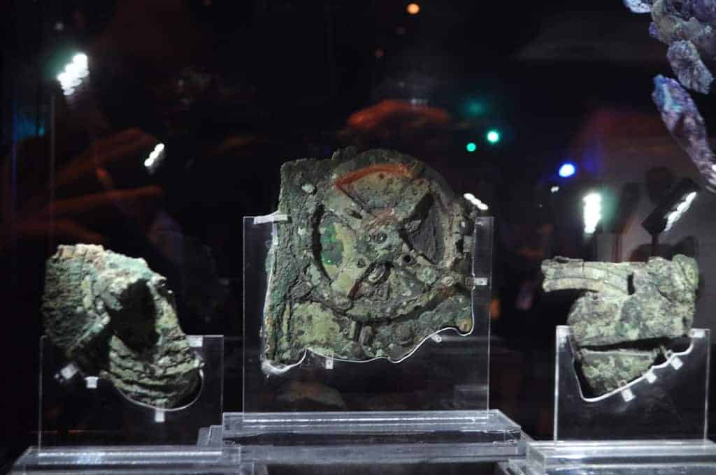 Antikythera mechanism. By Juanxi (Own work) [CC-BY-SA-3.0 (http://creativecommons.org/licenses/by-sa/3.0)], via Wikimedia Commons