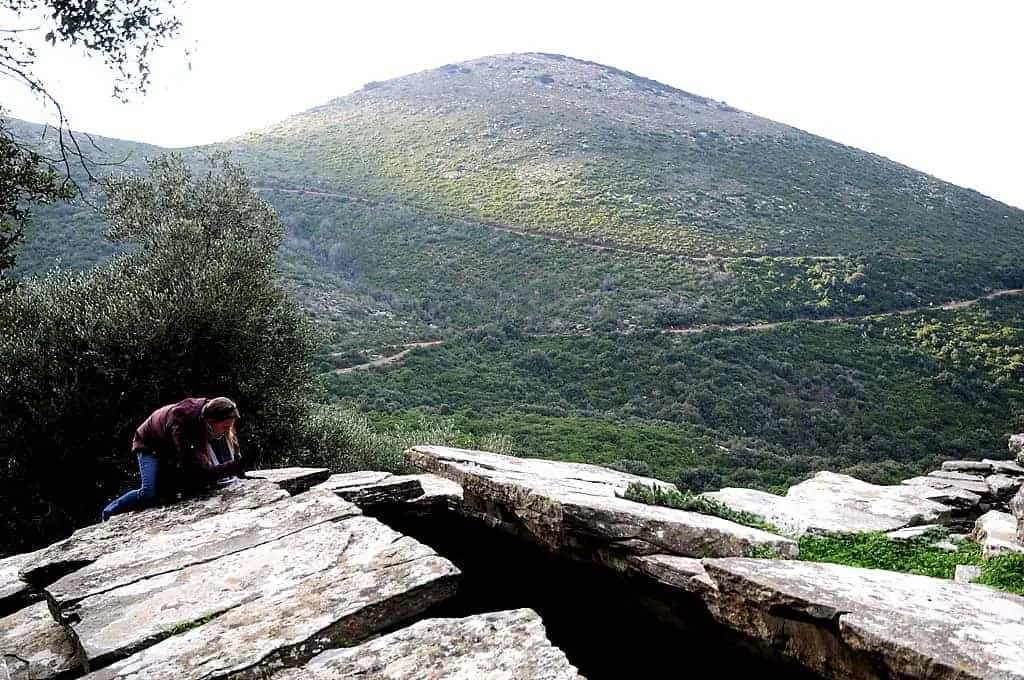 Drakospito (dragonhouse) of Ochi, Evia - stone slab burial chamber