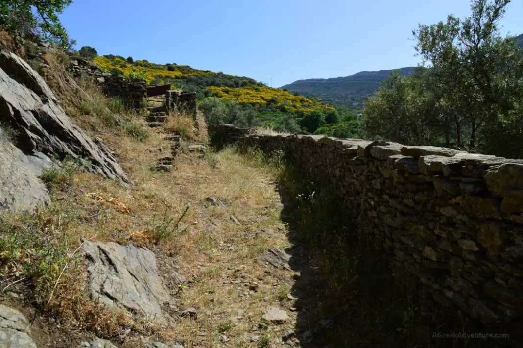 Apeiranthos Naxos via Sifones