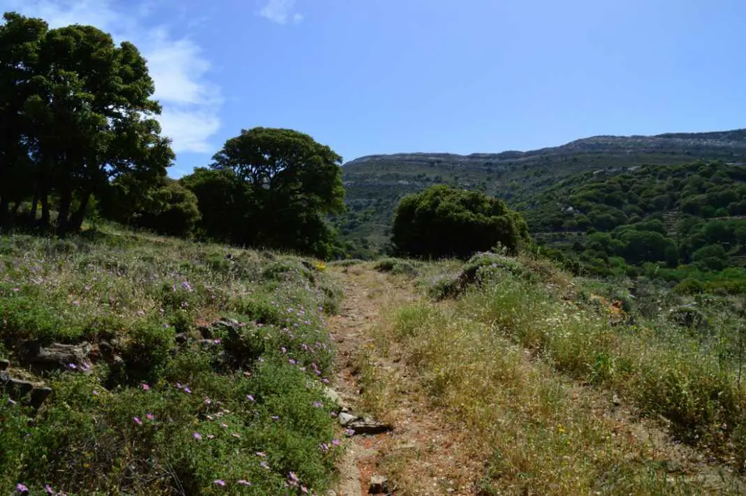 Hiking Naxos Routes: Moni To Apiranthos Naxos via Sifones