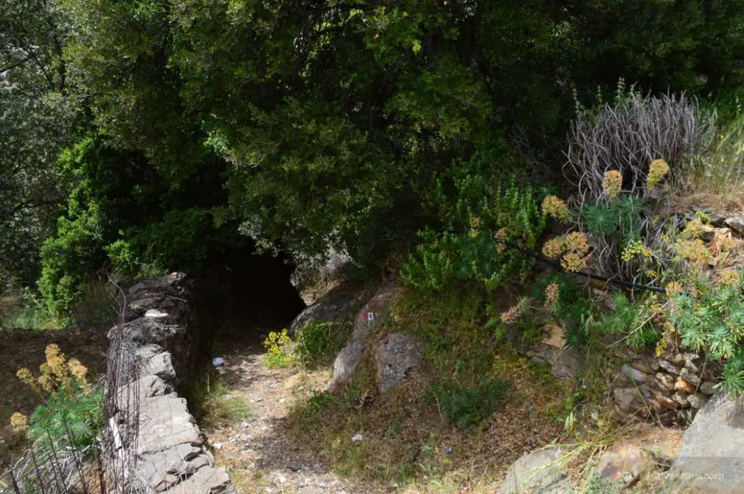 Hiking Naxos Routes: Elaiolithos to Panagia Drossiani to Chalki Circular Route