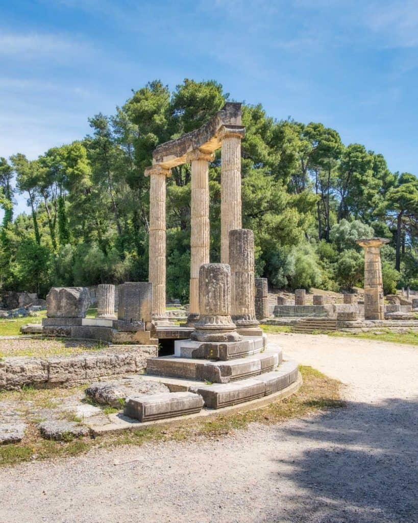A picture of the Temple of Hera, a sacred site in Olympia